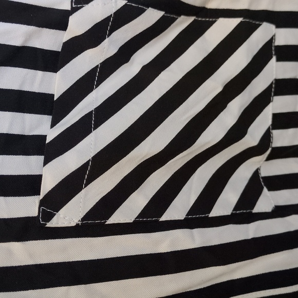 Torrid 2 Striped Button Down Front Shirt Top Challis Black White Stripes Referee - Picture 6 of 16